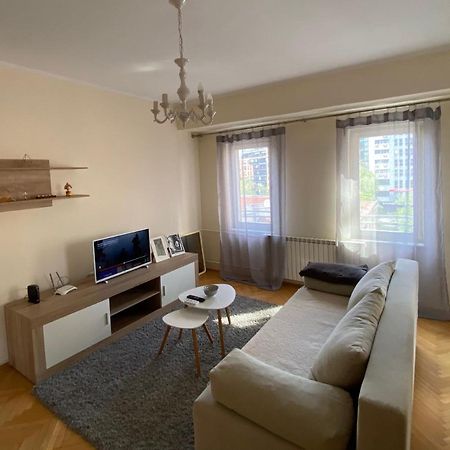 M&C Central Apartment Skopje Buitenkant foto