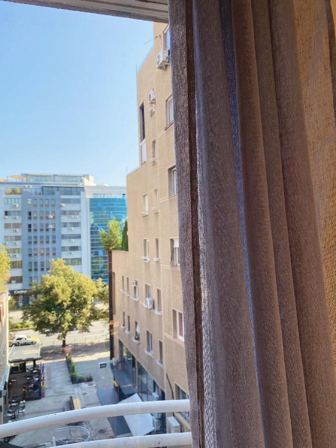 M&C Central Apartment Skopje Buitenkant foto