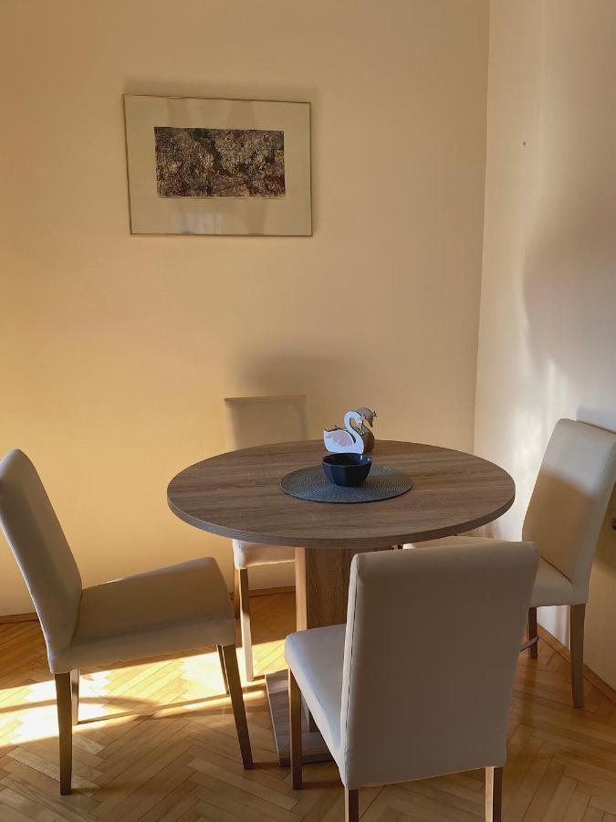 M&C Central Apartment Skopje Buitenkant foto
