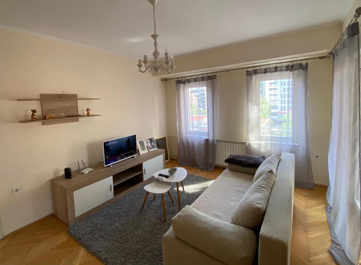 M&C Central Apartment Skopje Buitenkant foto